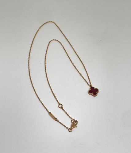 VAN CLEEF & ARPELS - náhrdelník „Sweet Alhambra“ růžové zlato, karneol 