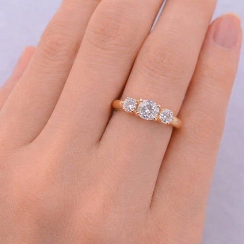 Sormus 54 Antiikkinen viktoriaaninen sormus 18 karaatin keltaista kultaa ja timantteja 58 Facettes AN559