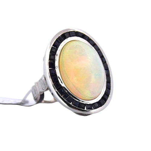 Bague 54 Bague en platine ornée d'opale, d'onyx et de saphirs 58 Facettes