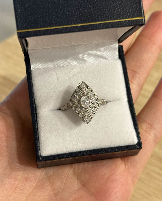 Ring Art Deco Platin-Diamanten