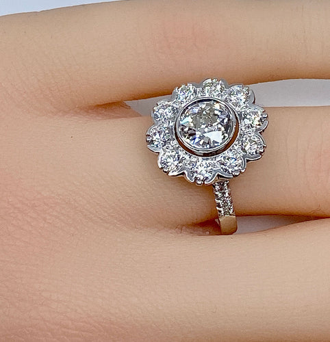 Bague 52 Bague marguerite en or blanc 18 carats : diamant central 1,21 carat 58 Facettes AB333