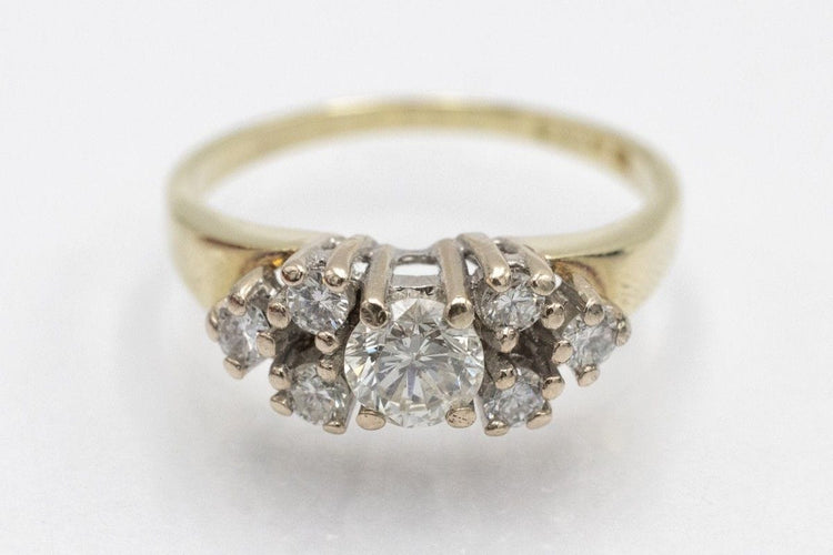 Dvoubarvý zlatý prsten s diamanty 