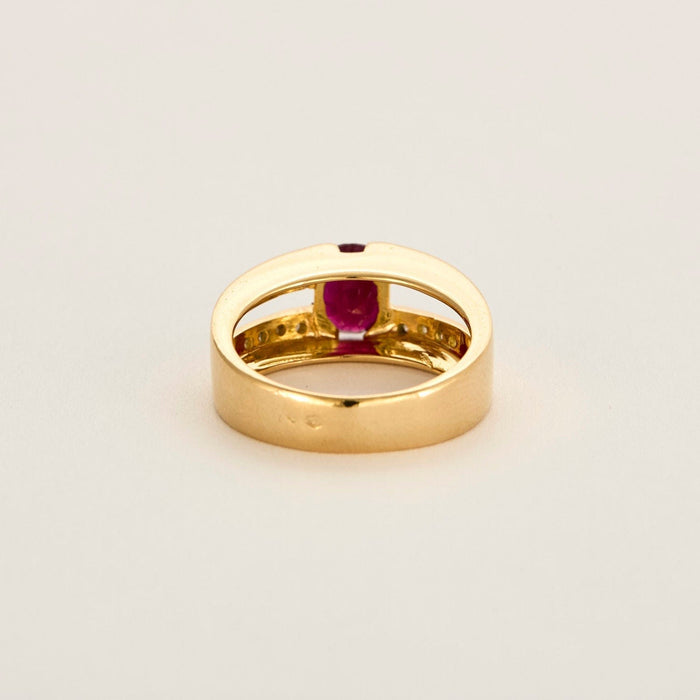 Geelgouden robijn diamanten ring