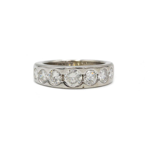 Bague 54 Bague - Or blanc et diamants 58 Facettes 1063