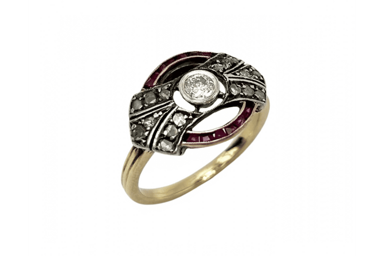 Bague 56 Bague ancienne Art Déco en diamants et rubis, années 1920 58 Facettes 9335
