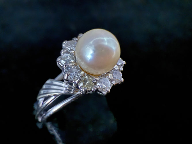 Bague 54.5 Bague or blanc sertie d'une perle blanche et diamants 58 Facettes
