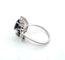 Bague 53 Bague en or blanc avec saphir central et saphirs et diamants sur les côtés 58 Facettes