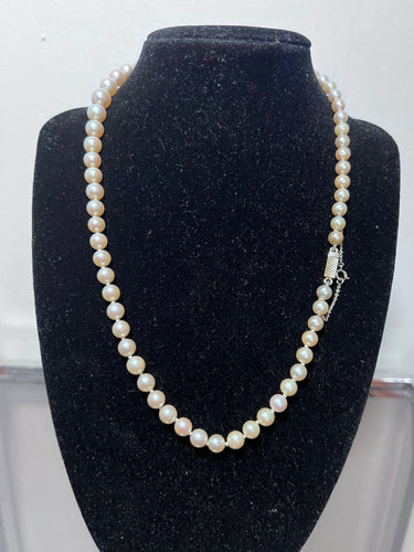 Collier Collier perles de culture Akoya fermoir or blanc 46 CM 58 Facettes