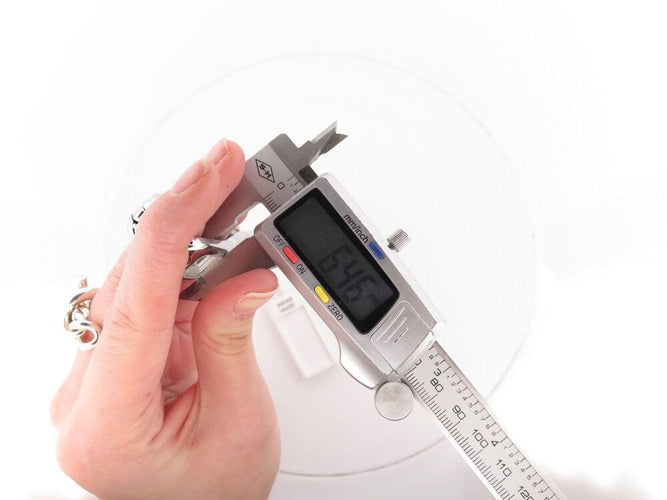 Montre montre CELINE macadam triomphe 35 mm quartz classique acier palladie 58 Facettes 267061