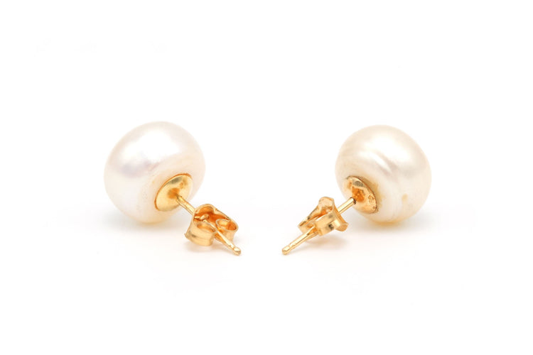 Boucles d'oreilles Boucles d'oreilles contemporaines en or jaune serties de perles 58 Facettes B391