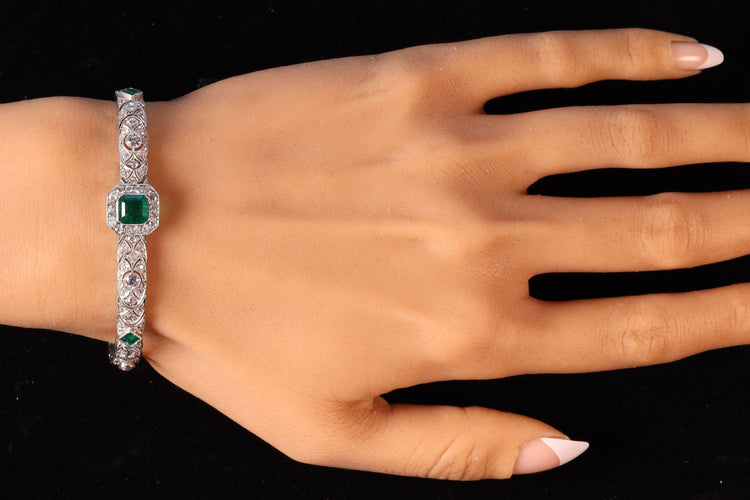 复古奢华：1920年代精美的铂金手链Art Deco，镶嵌钻石和祖母绿 