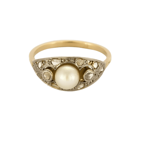 Anello in oro o di due colori, perle e diamanti tagliati a rosa. 