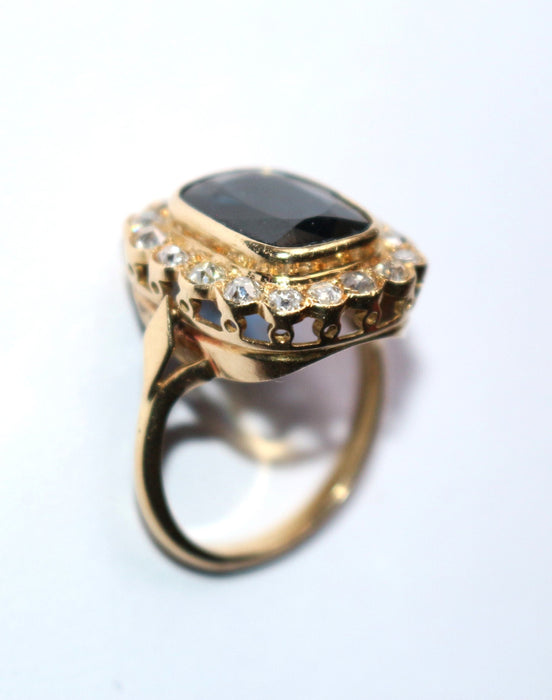 Anillo Vintage de Oro Amarillo con Zafiro Azul Intenso