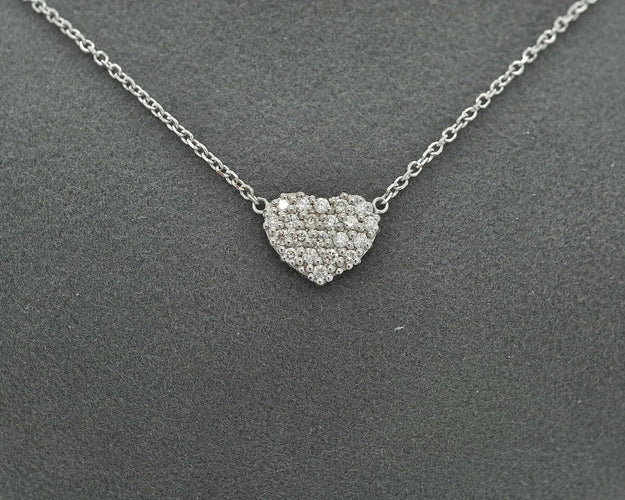 Collier Collier en or blanc 18 carats avec pendentif en forme de cœur et diamants naturels de 0,21 carat. 58 Facettes 10622