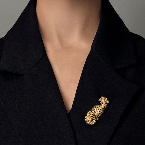 Broche Gay Frères- Elégante broche panthère en or jaune, émail et rubis 58 Facettes SQU3595X2