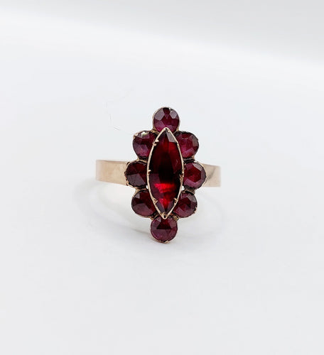 Bague 53.5 Bague marquise antique en or rose 18k ornée de grenats sur paillons 58 Facettes A06484