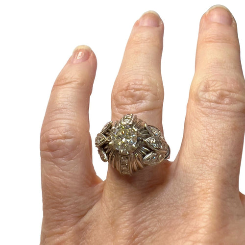 Bague Bague au design rétro en or blanc avec diamants 58 Facettes CH56