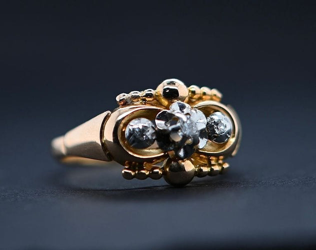 Bague Bague de style Art Déco en Or Jaune 18 Carats avec Trois Diamants de 0,7 Carat 58 Facettes