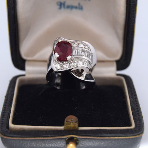 Bague 47 Bague cocktail vintage en or blanc 18 carats ornée d'un rubis ovale et de diamants 58 Facettes AN463