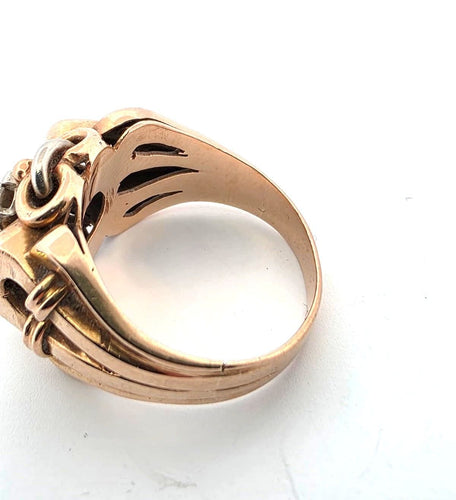 Keltakultainen sormus, jossa on timantti 