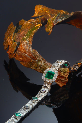 复古奢华：1920年代精美的铂金手链Art Deco，镶嵌钻石和祖母绿 