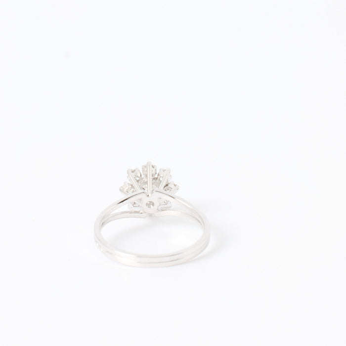 Daisyring in witgoud en diamanten