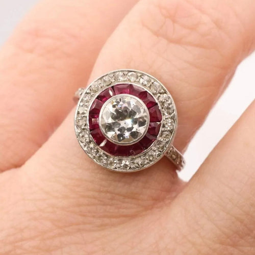 Bague 51 Bague Cible Art déco en platine, diamants et rubis 58 Facettes