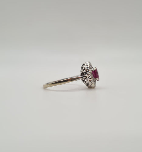 Bague 51 Bague or blanc sertie d’un rubis et diamants anciens 58 Facettes