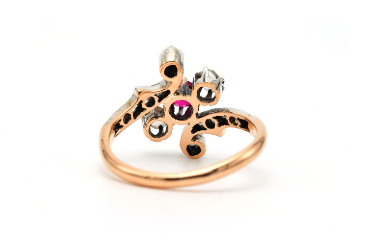 Пръстен Ар Нуво от жълто злато 18 карата и Сребро, инкрустиран с рубини и диаманти с розова "шлифовка" 