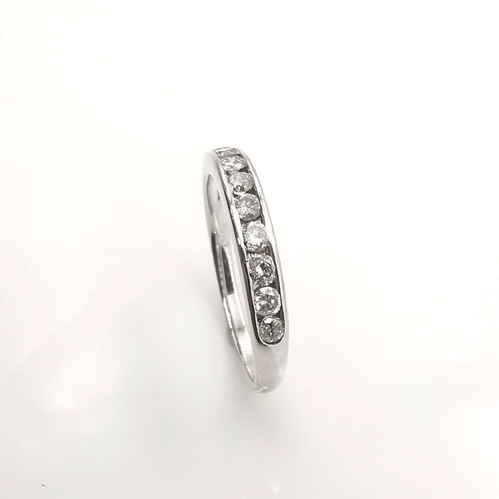 Anillo de oro blanco con diamantes