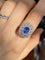 Bague 57 Bague Marguerite en or blanc, saphir et diamants 58 Facettes