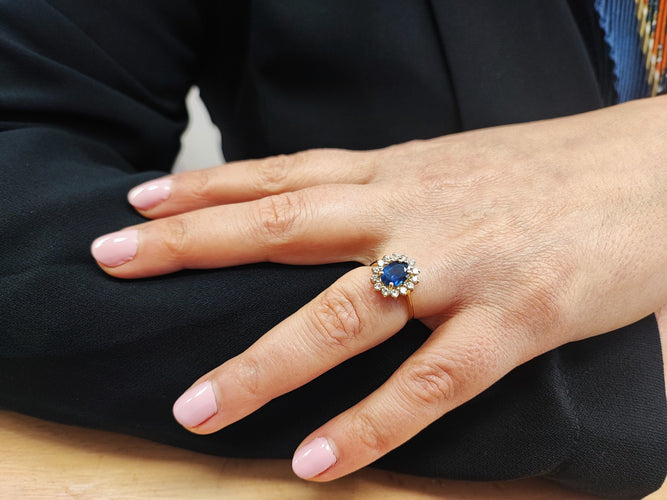 Bague 53.5 Bague or jaune, entourage marguerite saphir 58 Facettes Bag.marg.S-1767