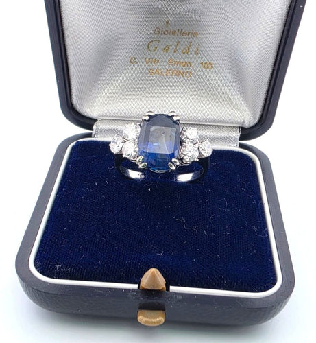 Bague 56 Bague en or blanc 18 carats ornée d'un saphir naturel de Birmanie et de diamants 58 Facettes