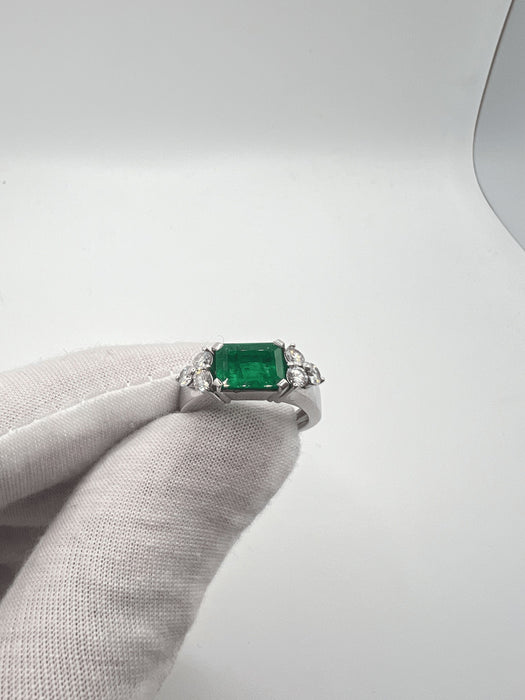 54 Bague émeraude 2,40 ct et diamants 58 Facettes 00022301