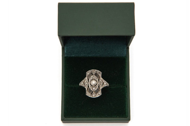 Bague 57 Bague Art Déco en or jaune et platine avec diamants taille ancienne, années 1920 58 Facettes 9436