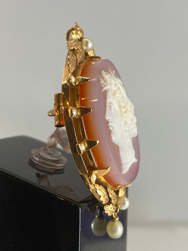 Pendentif Broche/pendentif camée en agate, perles fines 58 Facettes AB40