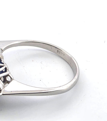 Bague 56 Bague en or blanc 18 carats ornée d'un saphir naturel de Birmanie et de diamants 58 Facettes