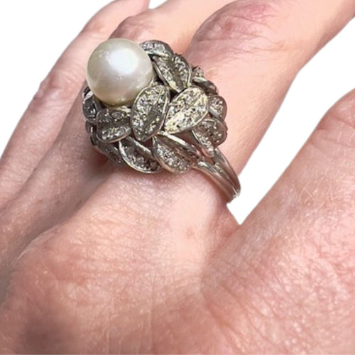 Bague 57 Bague style rétro 1945 en platine avec diamants et perle 58 Facettes A1139 (4402)
