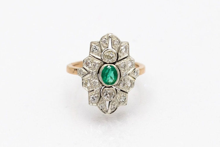 Bague 54 Bague ancienne en or jaune avec diamants et émeraude, début du XXe siècle. 58 Facettes 9897