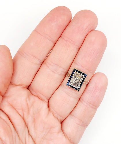 Pierścionek marquise art déco z białego złota 18k z diamentami i szafirami kalibrowanymi (około 1920) 