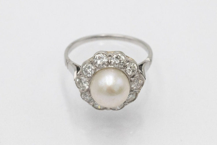 54 Platinum ring with pearl and diamonds 1.00ct, mid-20th century 58 Facettes 11328