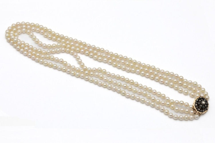 Collier Collier de perles à trois rangs avec fermoir en or et rosaces de diamants, vers 1900 58 Facettes 11576