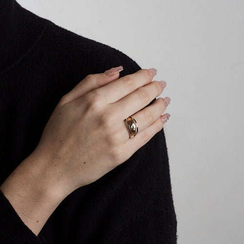 Solitær i gult og hvitt gull