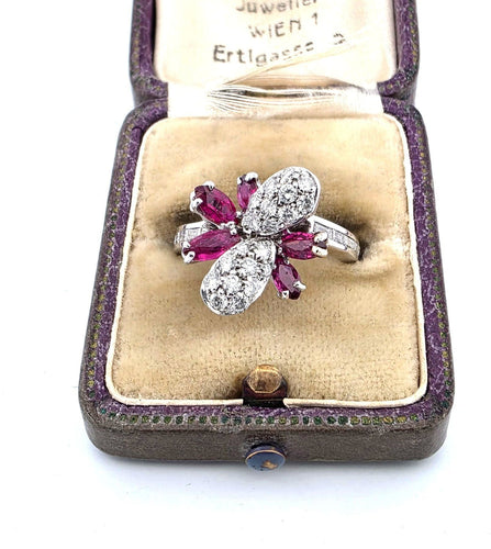 Bague 51 Bague en or blanc avec rubis et diamants 58 Facettes