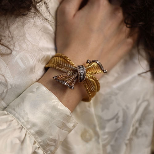 Bracelet Bracelet en or jaune et platine avec Diamants vers 1950. 58 Facettes