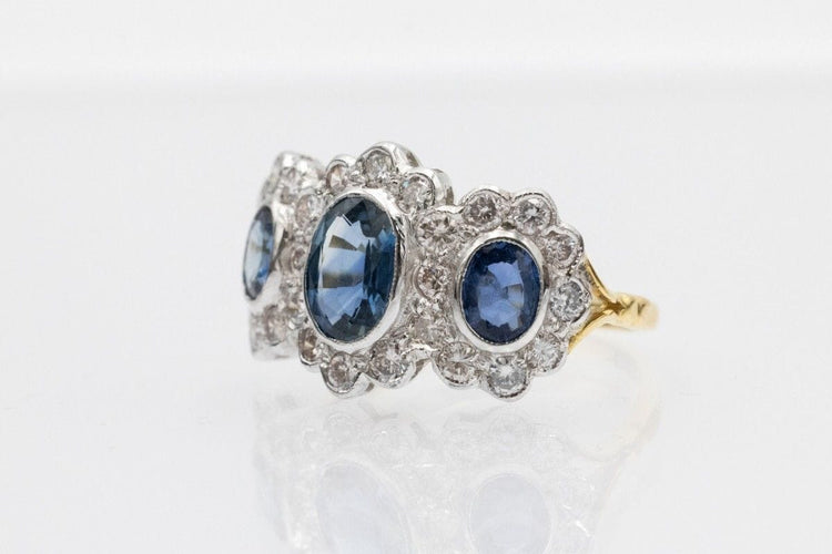 Bague Bague élégante en or blanc et jaune 18k avec saphirs et diamants 58 Facettes 11722