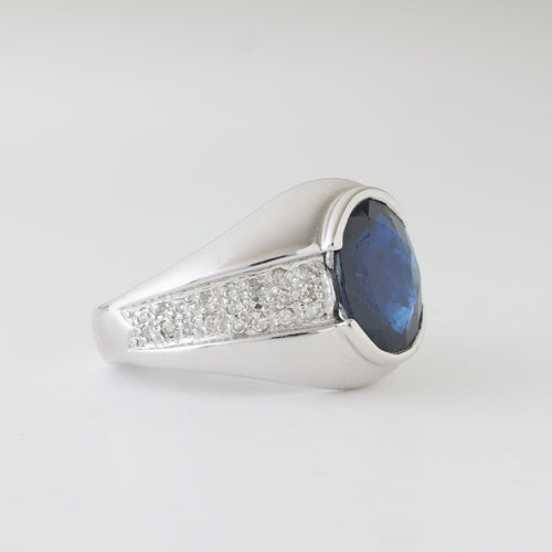 Bague 54 Bague style chevalière or gris, saphir et diamants 58 Facettes