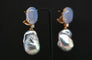 Boucles d'oreilles Boucles d'oreilles Calcédoine et Perles Baroques Ornées de Diamants 58 Facettes