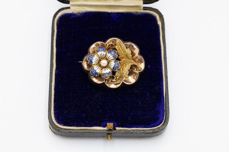 Broche Broche de style Biedermeier avec émail et perle, Allemagne, première moitié du XIXe siècle 58 Facettes 9526A