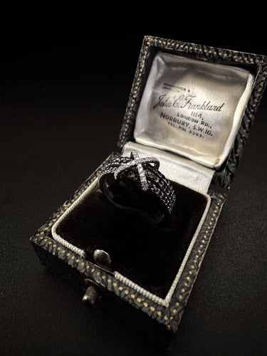 Bague 54 Bague diamant noir et blanc. 58 Facettes